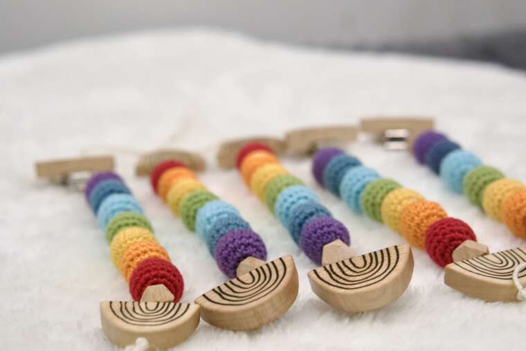Regenbogen Schnullerkette – Bild 5