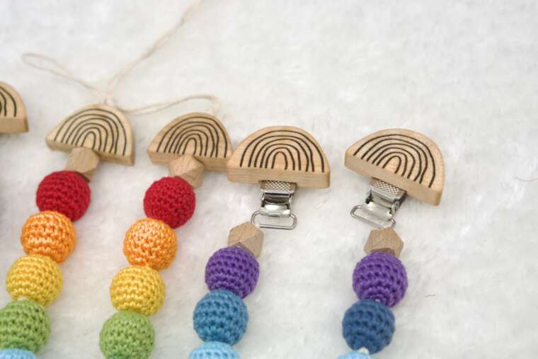 Regenbogen Schnullerkette – Bild 2
